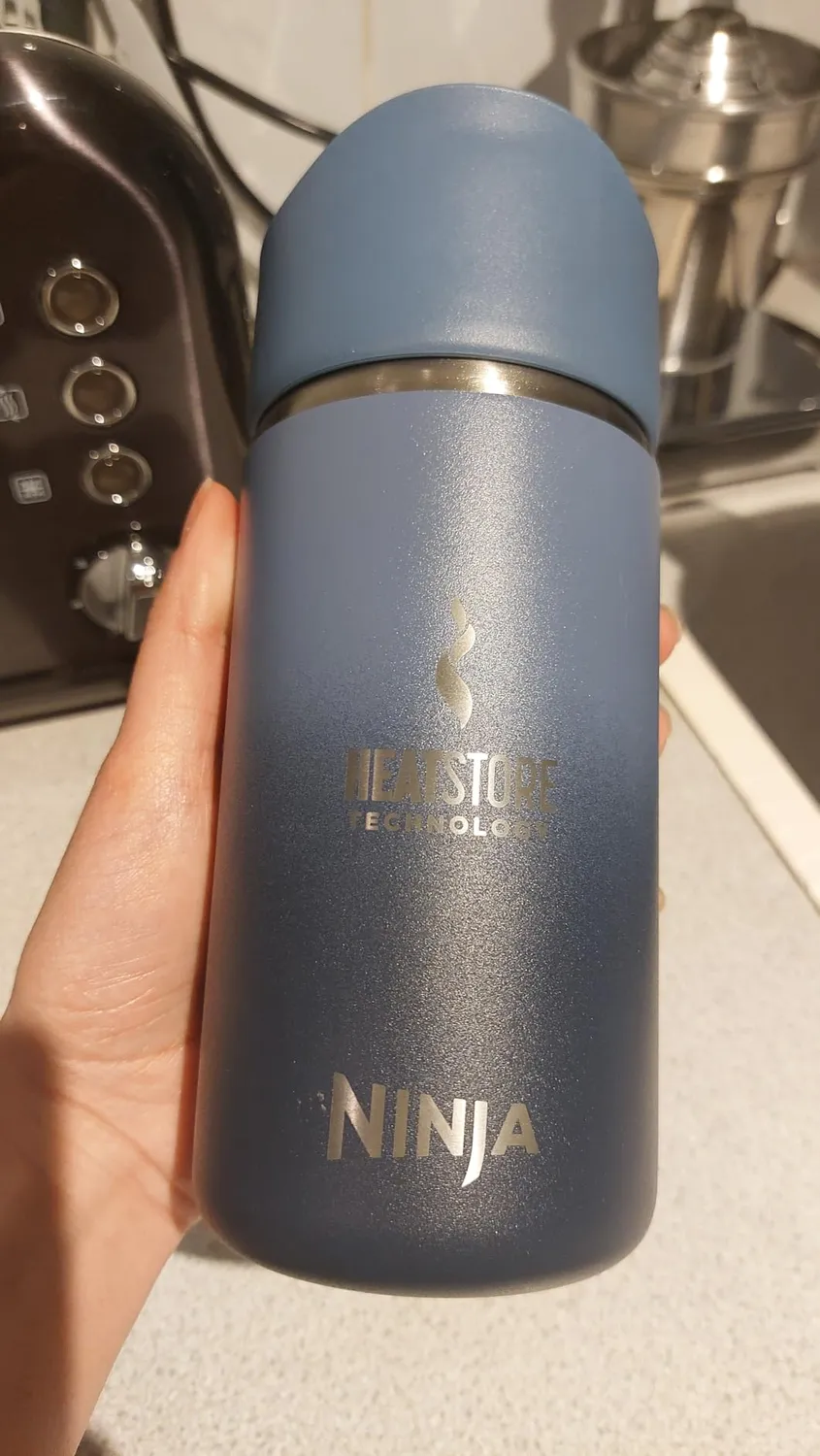 Ninja Sip Perfect DW1203 Trinkflasche 300 ml isoliert