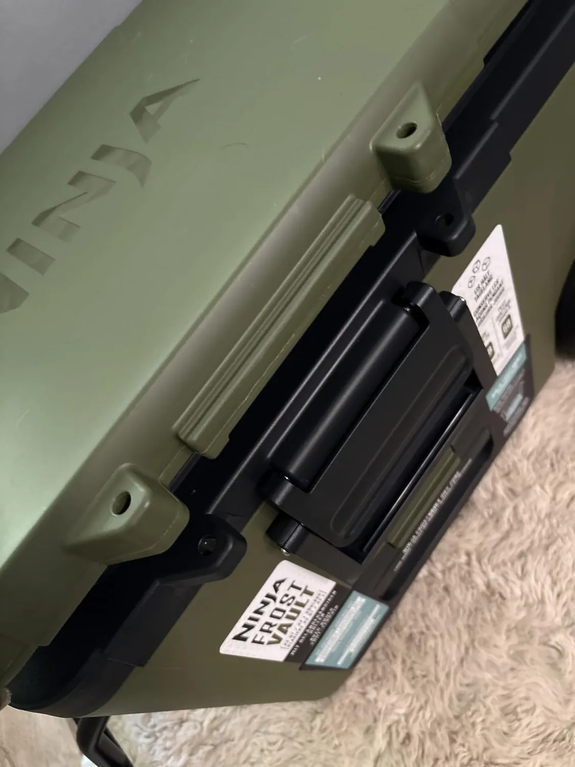 Ninja FrostVault Kühlbox 42 L mit Rollen Weiß Dry-Zone