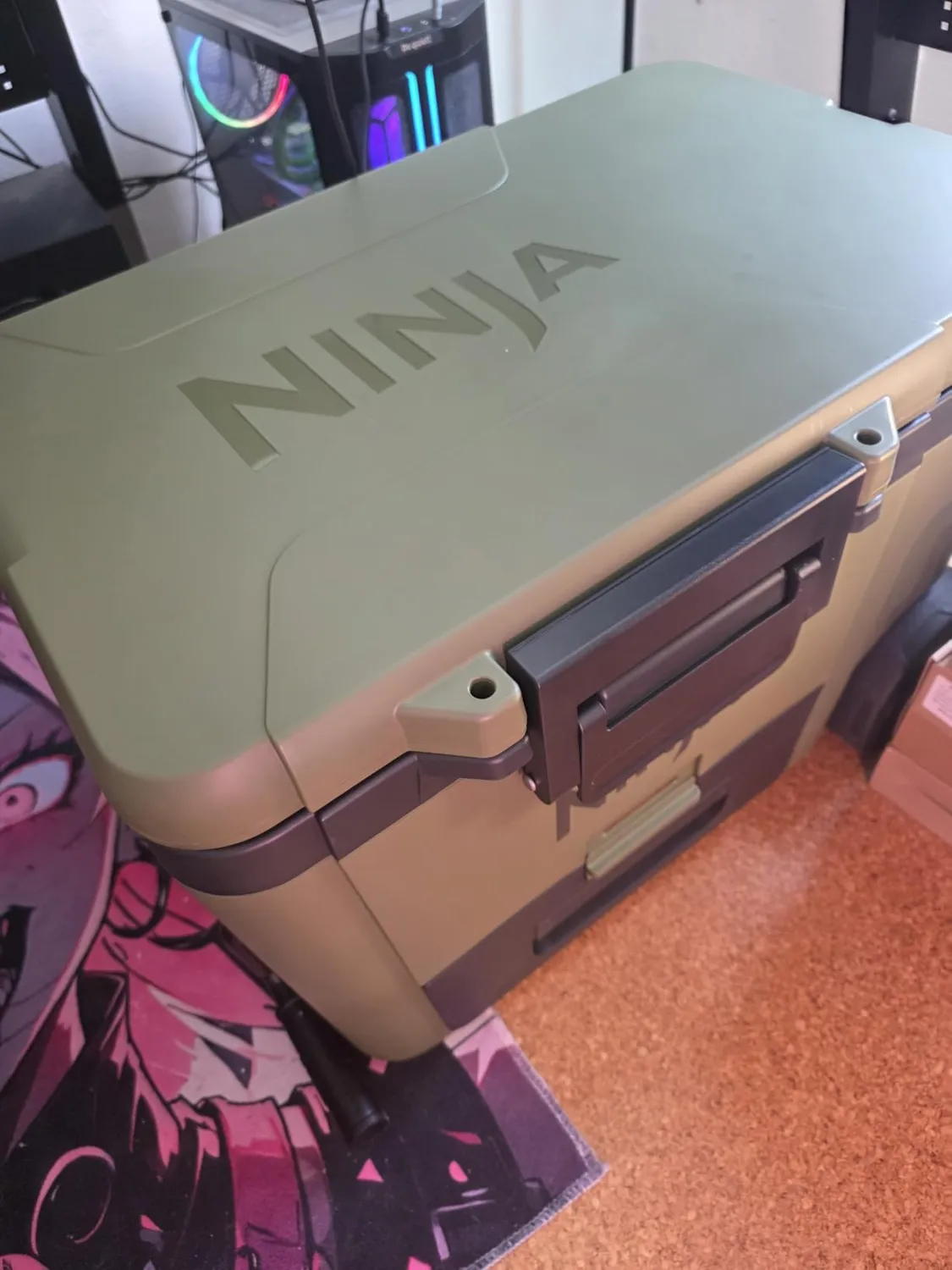 Ninja FrostVault Kühlbox 42 L mit Rollen Weiß Dry-Zone