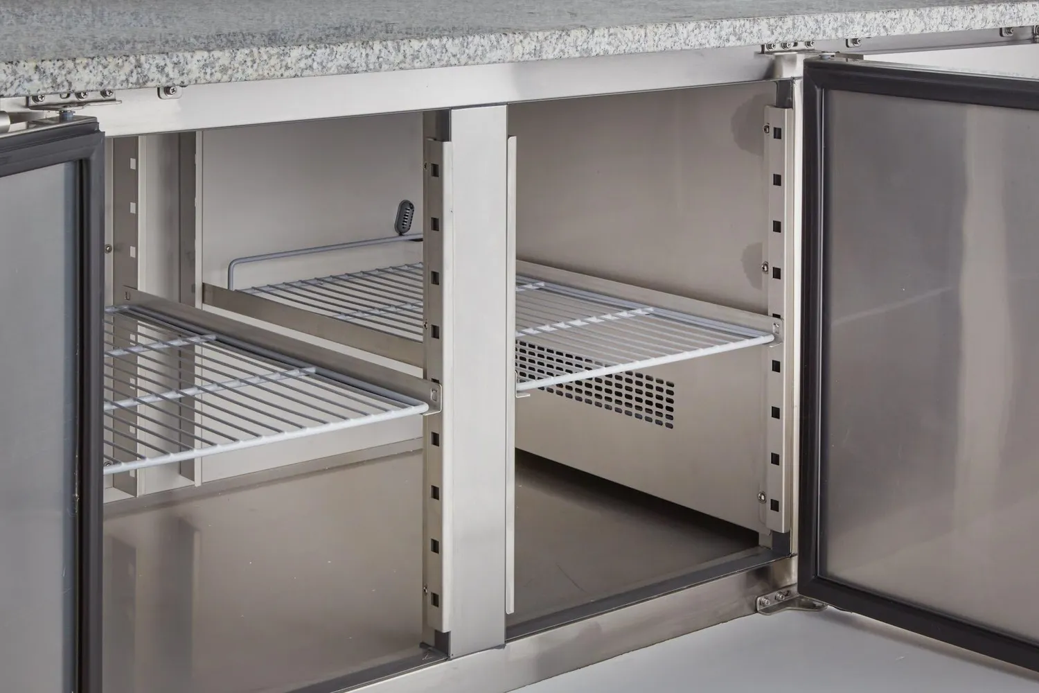 GastroHero PZH2610TN Pizzatisch 390 L Granit 2-7