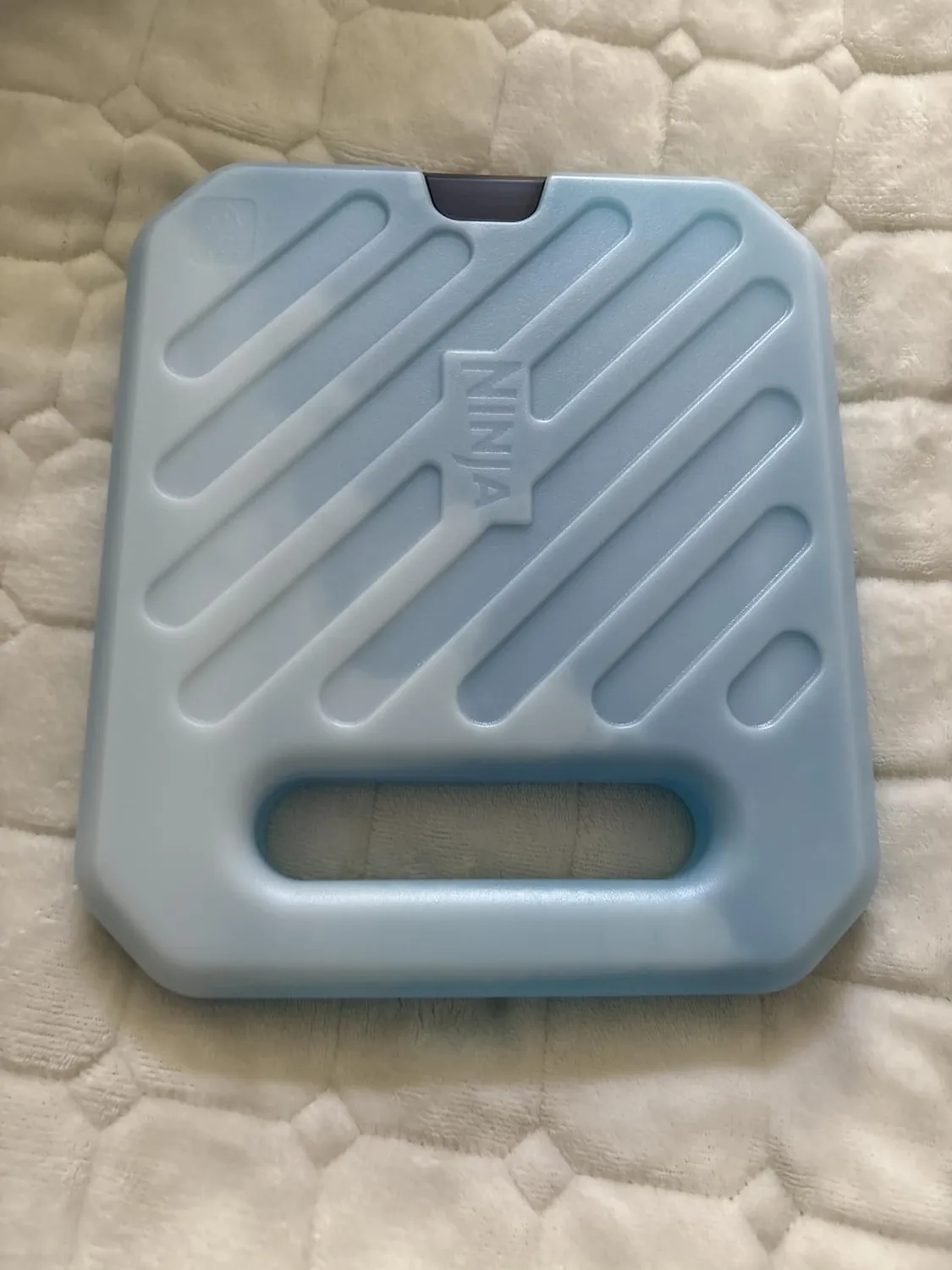 Ninja FrostVault Kühlbox 42 L mit Rollen Weiß Dry-Zone