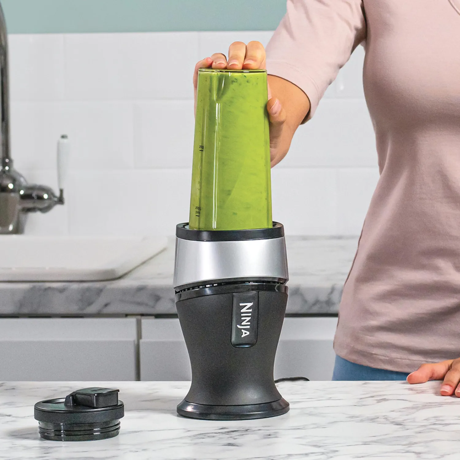 Ninja Slim Mixer Smoothie-Maker 2x470ml 700W mit Becher