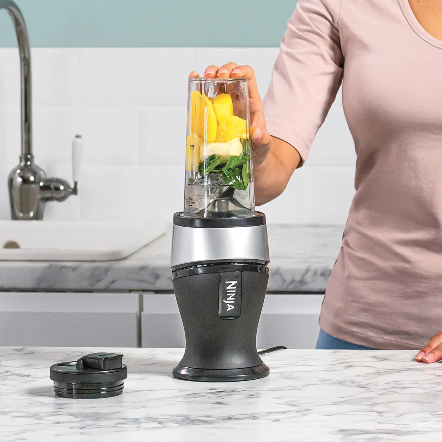 Ninja Slim Mixer Smoothie-Maker 2x470ml 700W mit Becher