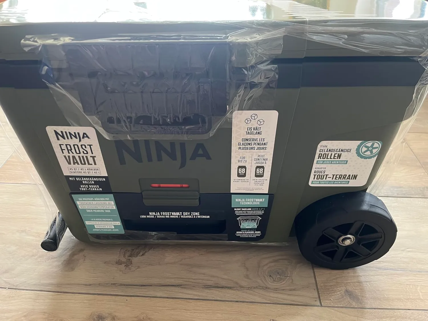 Ninja FrostVault Kühlbox 42 L mit Rollen Weiß Dry-Zone