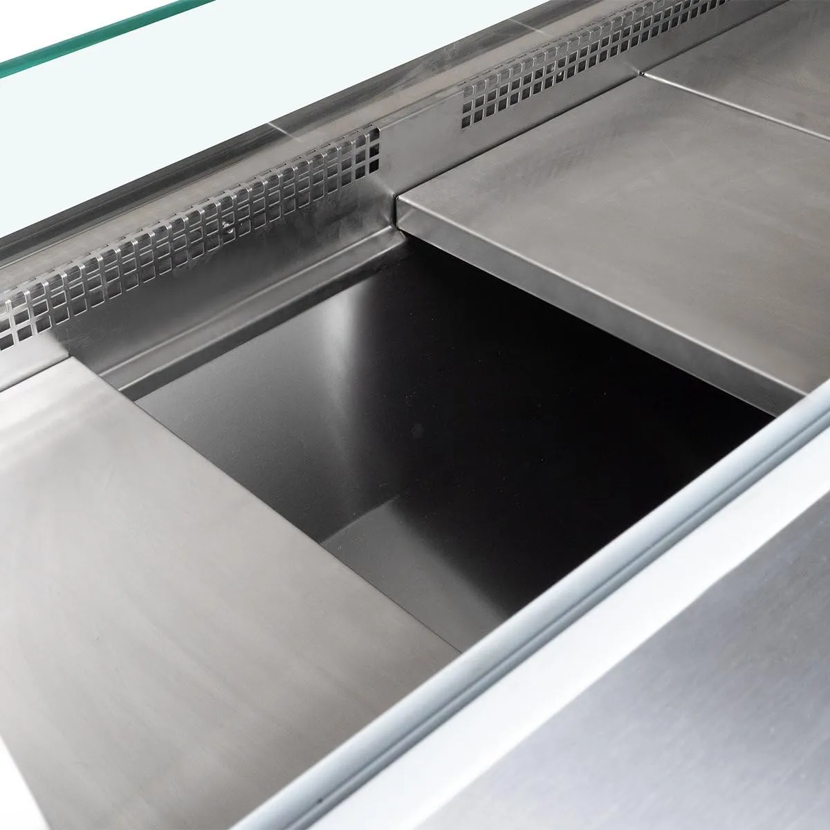 GastroHero RHEA Kühltheke 1340 mm schwarz LED Unterbau