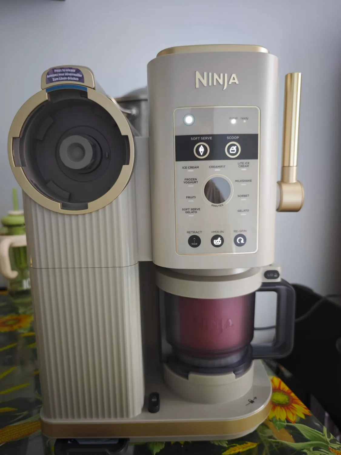 Ninja CREAMi Scoop & Swirl Eismaschine platinsilber