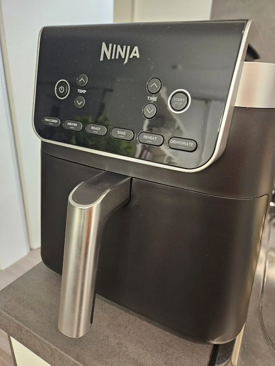 Ninja MAX PRO Heißluftfritteuse 6,2L schwarz-kupfer