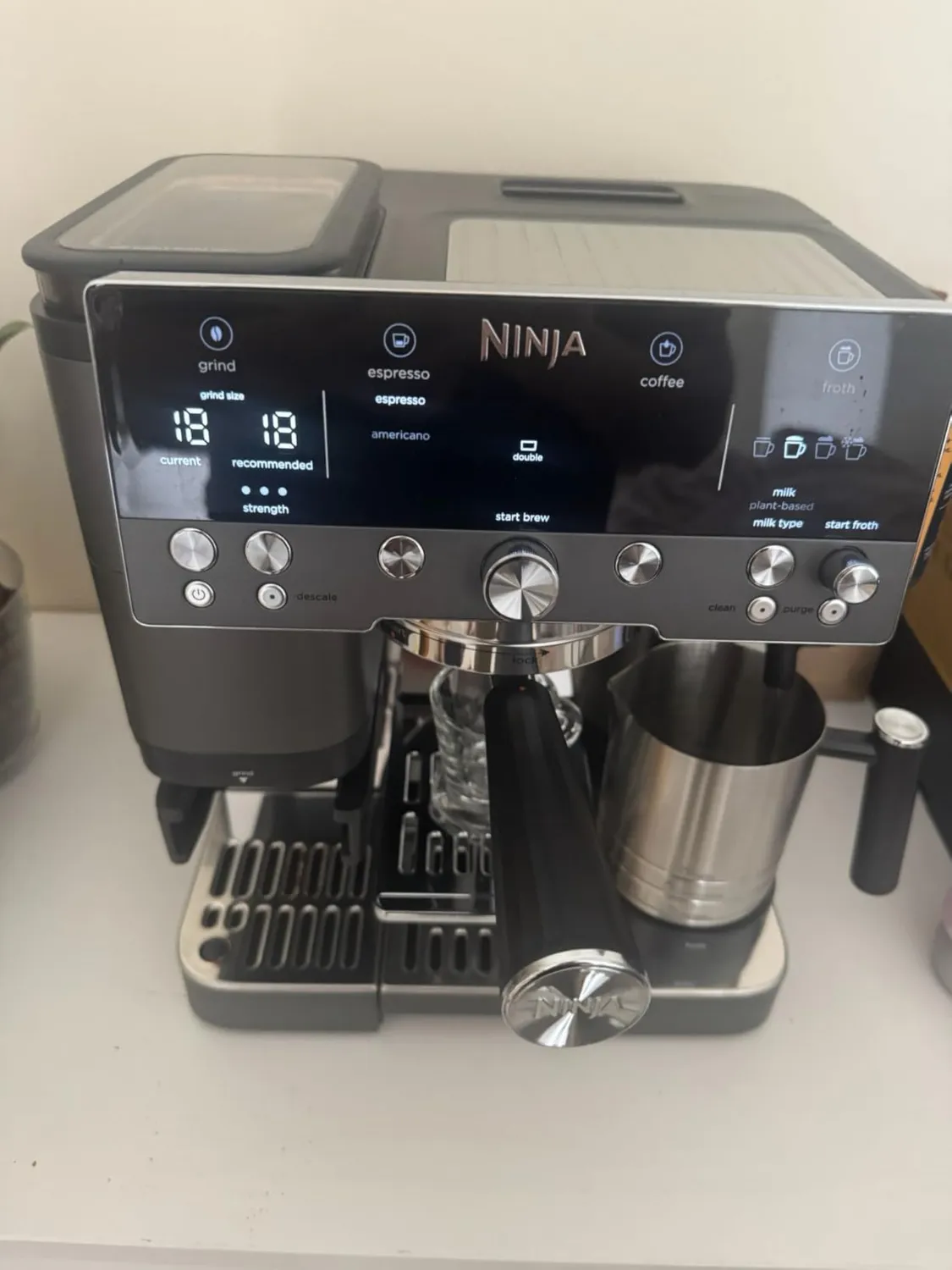 Ninja Luxe Premier 3-in-1 Espressomaschine Grau-Metall Mahlwerk