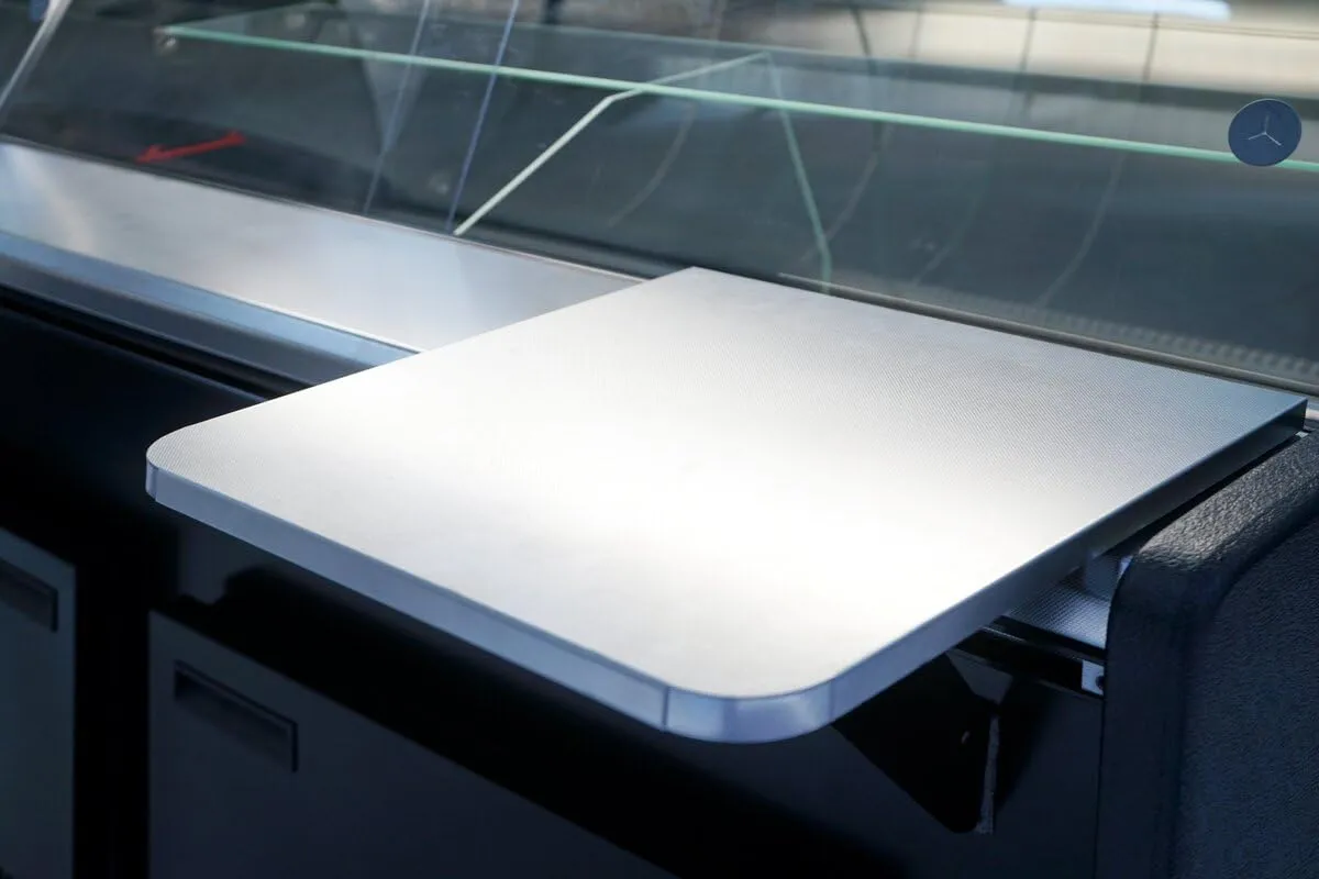 GastroHero RHEA Kühltheke 1340 mm schwarz LED Unterbau