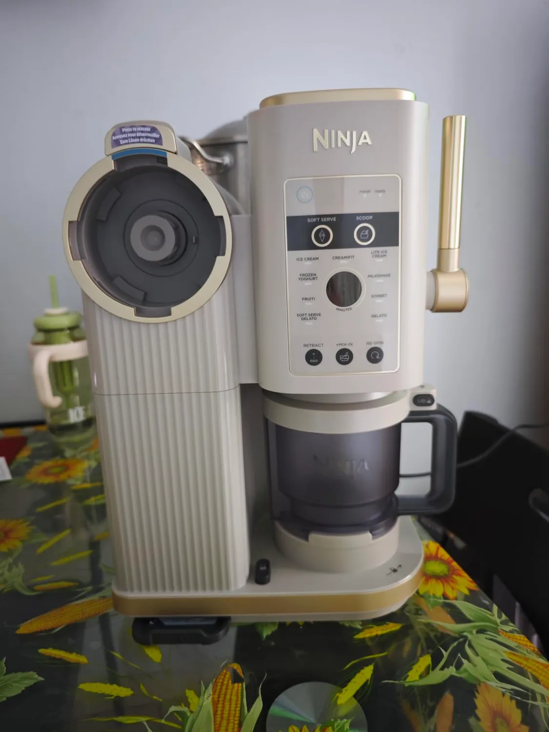 Ninja CREAMi Scoop & Swirl Eismaschine platinsilber