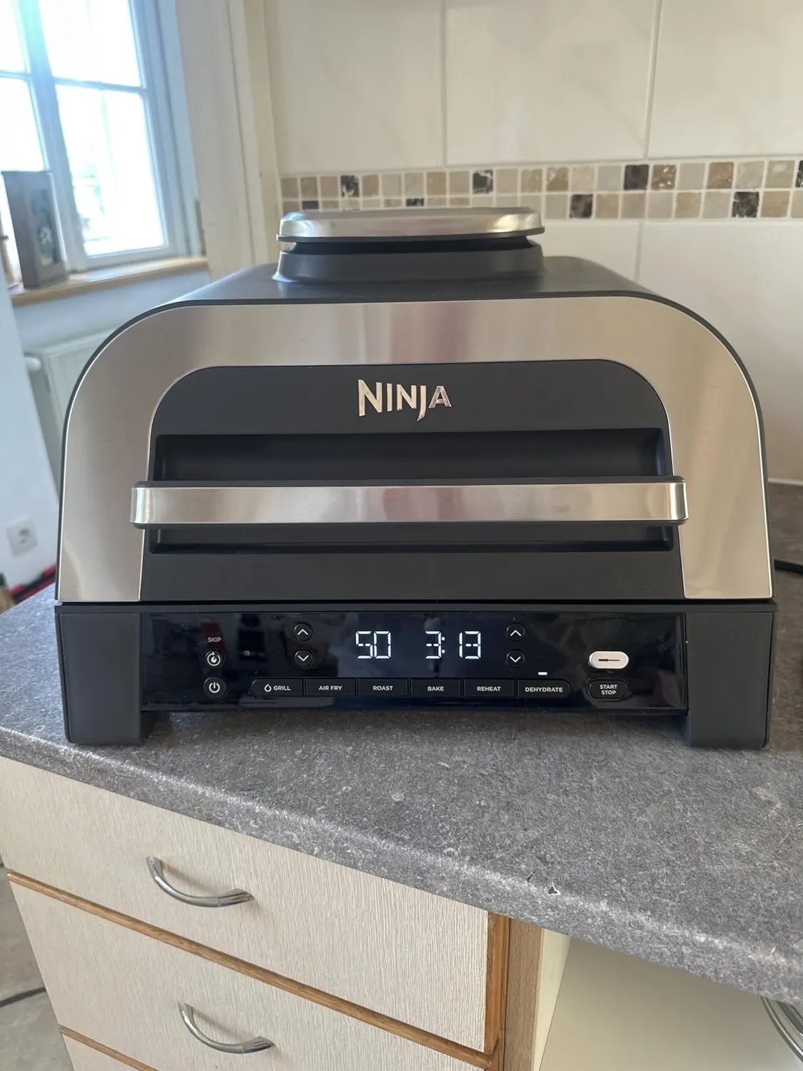 Ninja MAX 6-in-1 Heißluftfritteuse 3,8 L Schwarz mit Thermometer