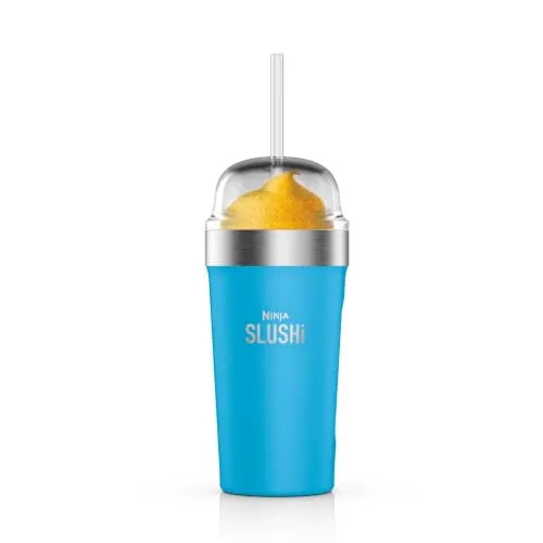 Ninja SLUSHi Bubble-Becher Hellblau isoliert mit Halm