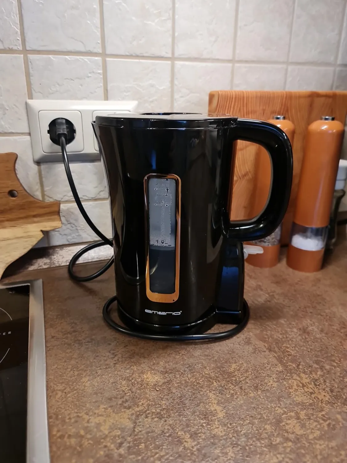 Emerio WK-125130 Wasserkocher 1,7L Schwarz-Gold